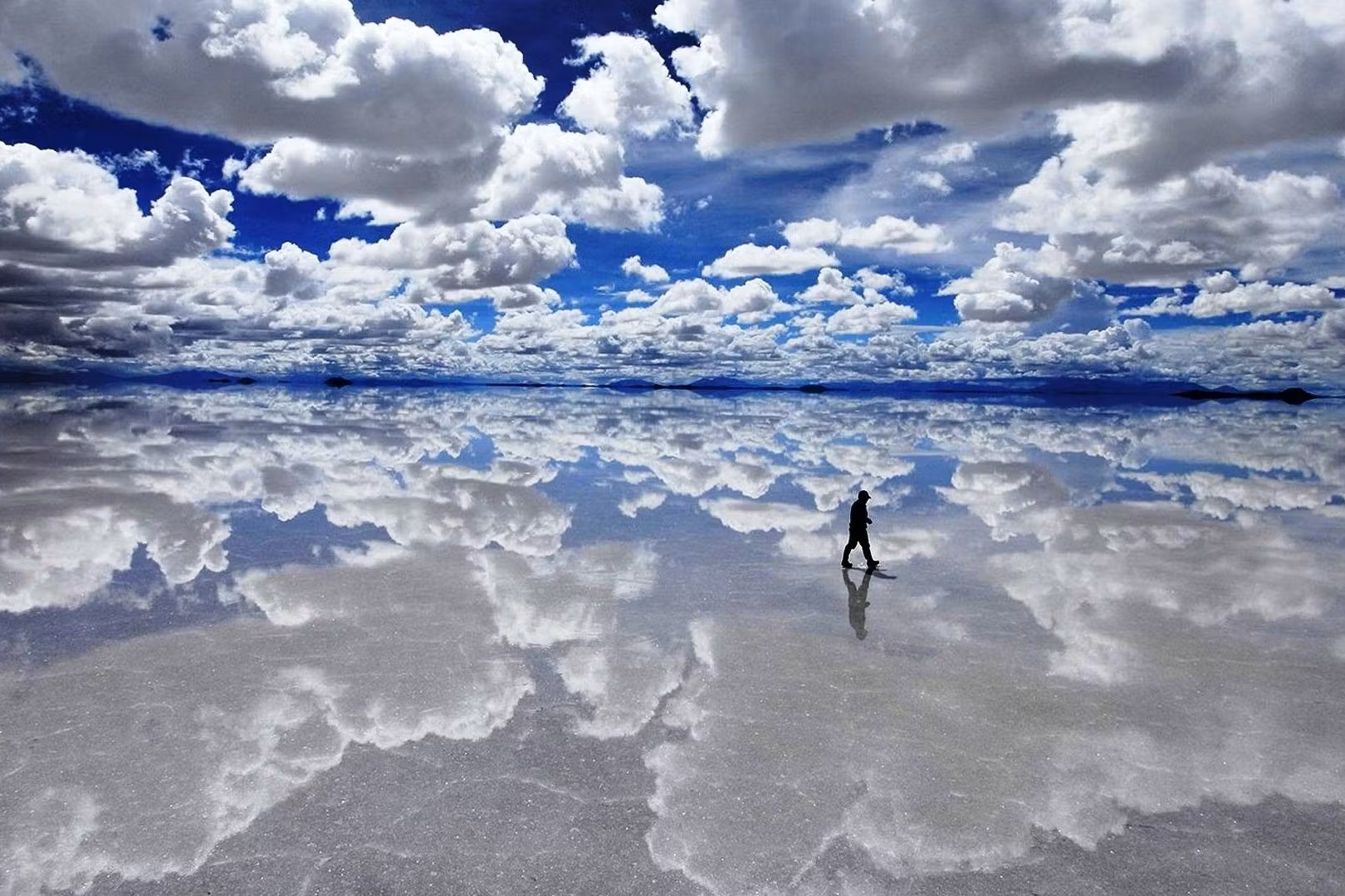 Salar de Uyuni: Un Mar de Espejos en el Corazón de Bolivia